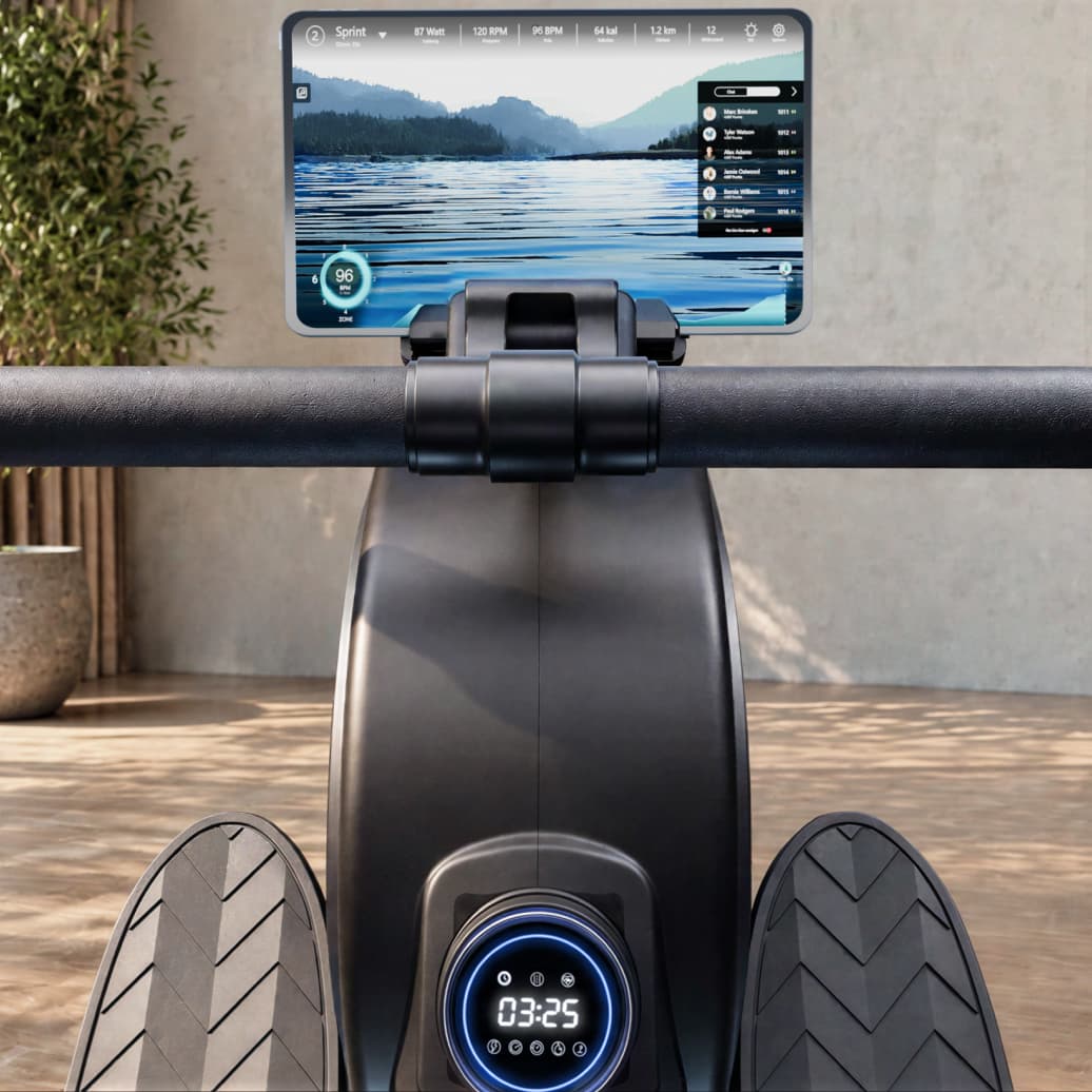 PROwer Rudergerät: Tablethalterung mit Trainings-App und LED-Knob-Display mit Zeitanzeige, Blick vom Sitz