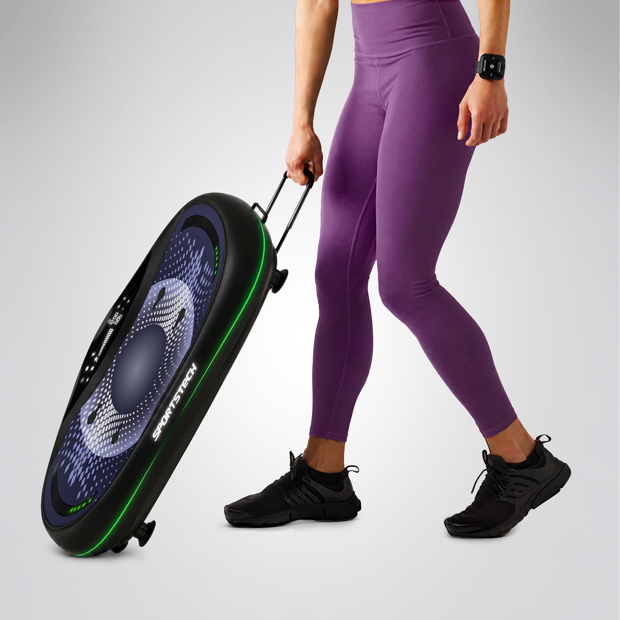 Frau zieht die VP500 Vibrationsplatte hochkant am ausziehbaren Griff mit grün leuchtendem Rand