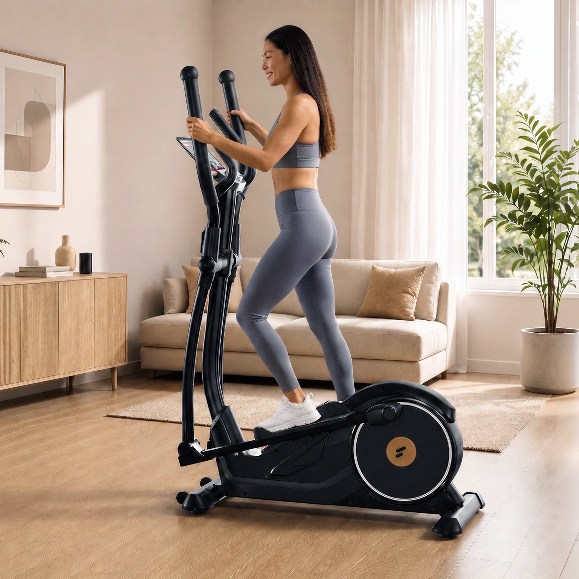 Frau trainiert im Wohnzimmer auf dem CX625 Crosstrainer und hält die Griffe