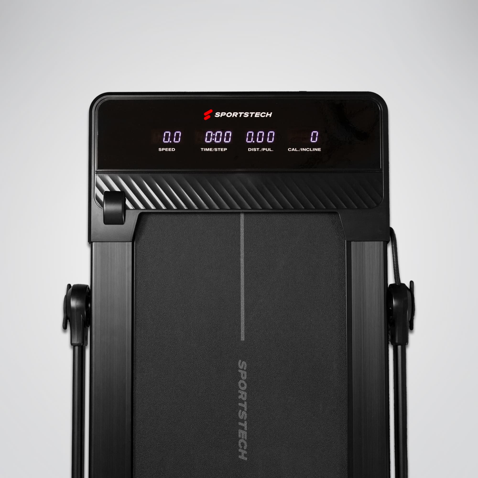 Nahaufnahme der sPad1000-Konsole mit LED-Anzeige für Speed, Zeit, Distanz und Kalorien