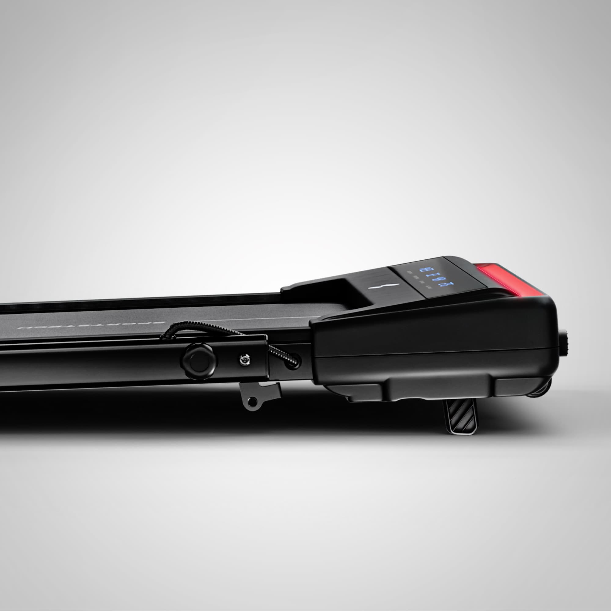 Detailaufnahme des vorderen Antriebsgehäuses des sWalk Lite Plus mit Bedienpanel und rotem Akzent
