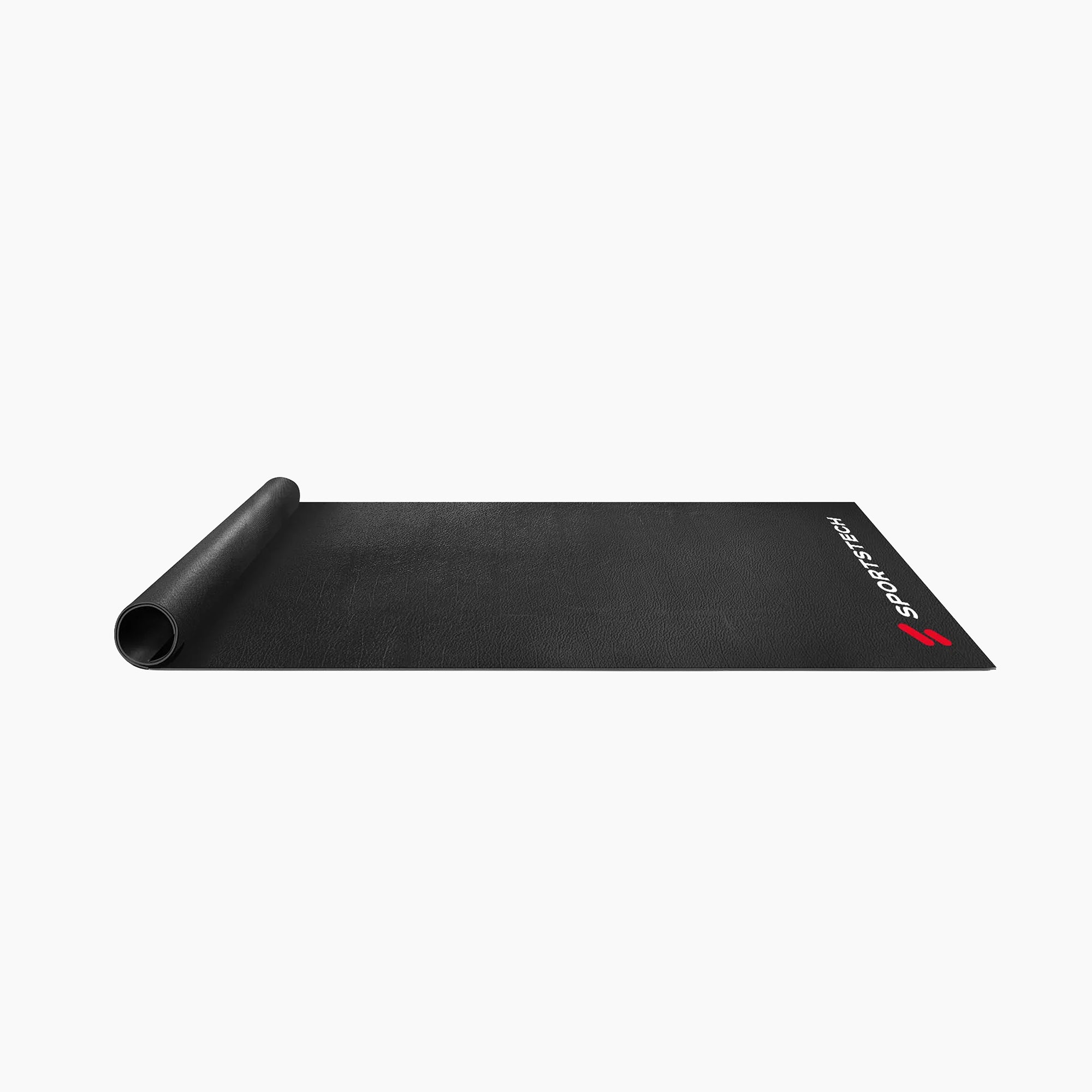 Schwarze Sportstech Bodenschutzmatte teils aufgerollt, Freisteller mit seitlichem Logo