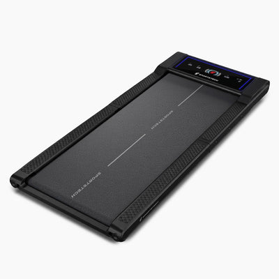 sWalk Fold Walking Pad in 3/4-Ansicht, flaches schwarzes Laufband mit blau umrandetem Display