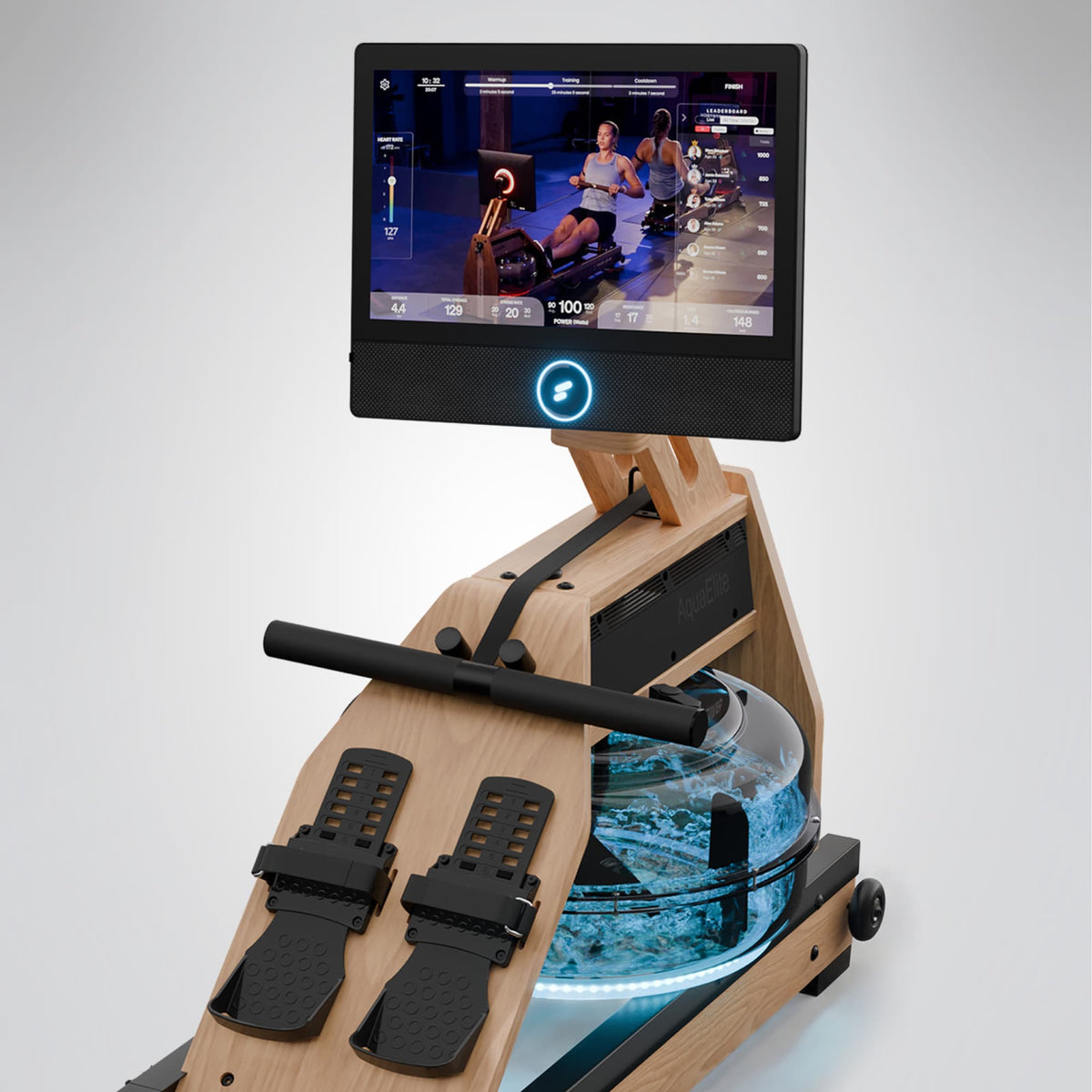 Nahaufnahme des 21,5-Zoll-Touchdisplays am hellbraunen Aqua Elite mit laufendem Kurs und Leaderboard