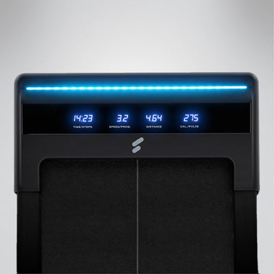Nahaufnahme des sWalk-Lite-Displays mit Zeit, Geschwindigkeit, Distanz und Kalorien sowie LED-Leiste