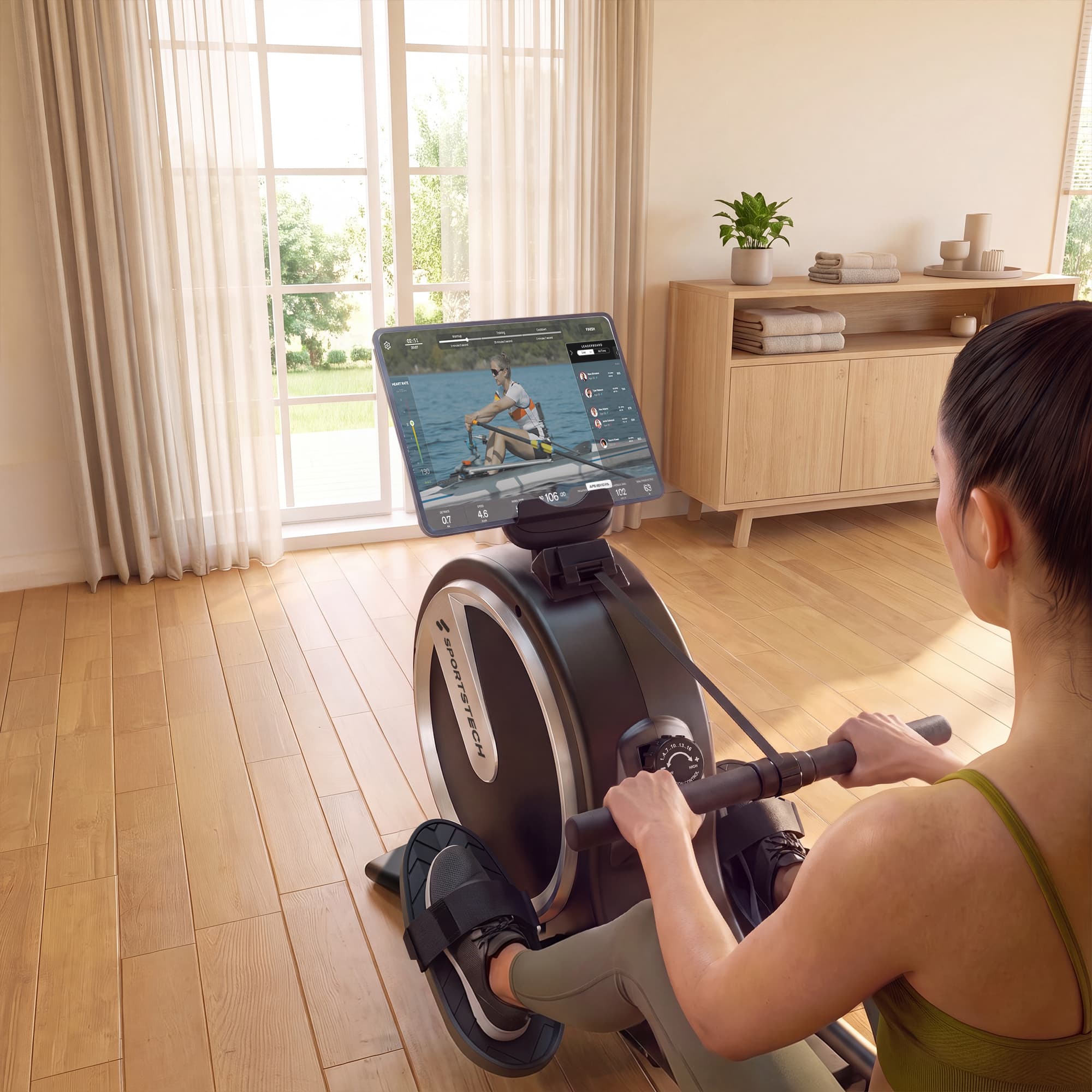 Frau trainiert am PROwer Lite mit Tablet und Sportstech Live App
