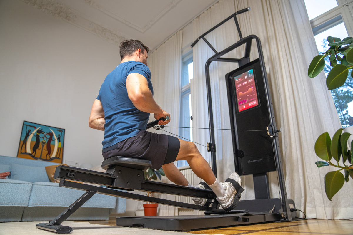 Sascha Huber trainiert mit dem sGym Rower