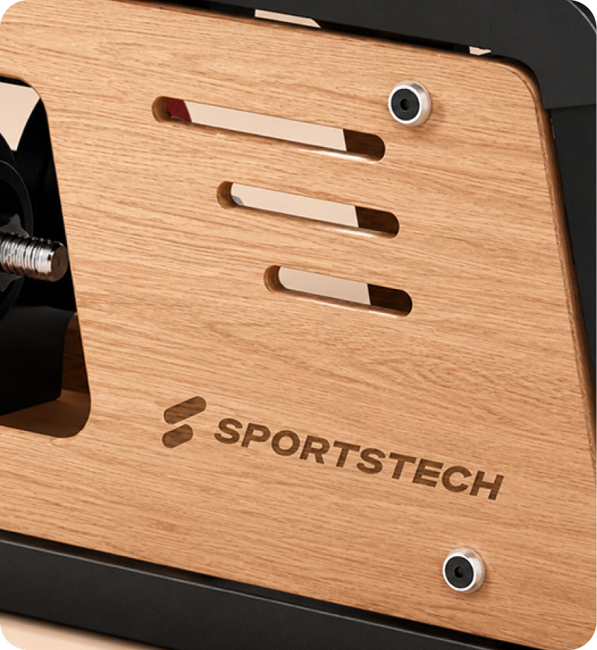 Seitenverkleidung der Woodmate Lite aus echtem Eichenholz mit eingraviertem Sportstech Logo