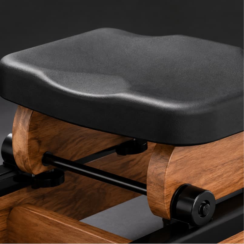 Ergonomisch geformter Komfortsitz des Sportstech WRX500 Wasser-Rudergeräts