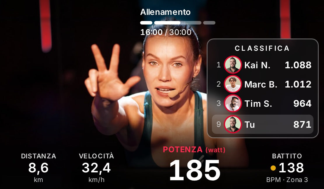 Istruttrice in uno studio di ciclismo in Sportstech Live (vista di esempio)